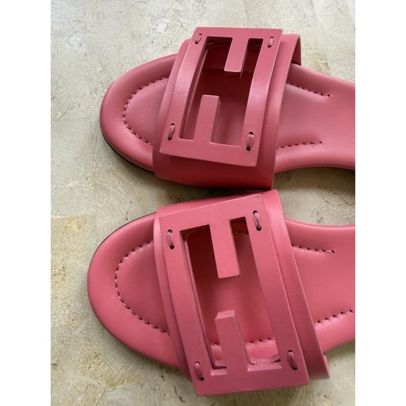 FENDI Baguette Logo Pink Leather Slides Flat  Sandals Designer $790 Sz 35/US 5 - Picture 7 of 9